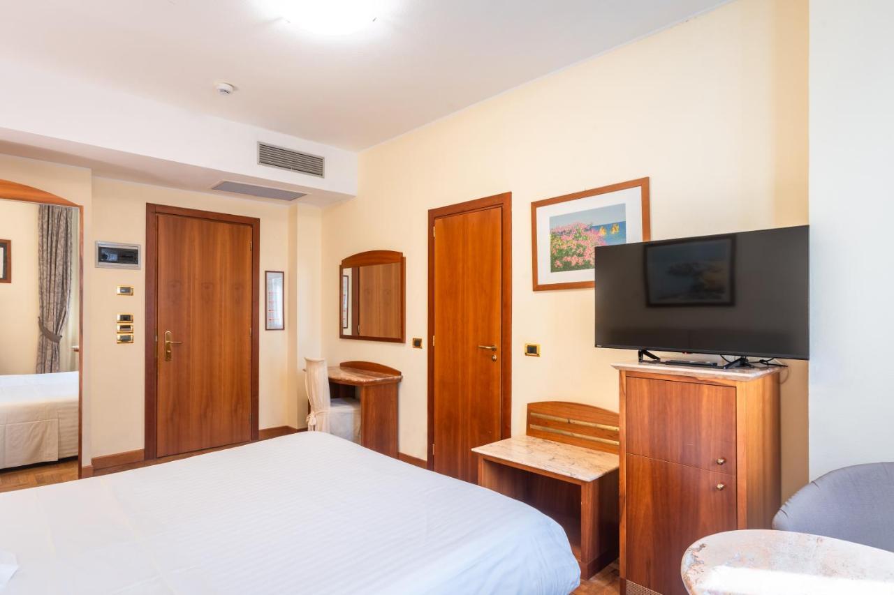 Hotel Airone - Ombrellone Incluso Al Bagno Dolce Vita A Marina Dal 1 Giugno Al 15 Settembre غروسيتو المظهر الخارجي الصورة