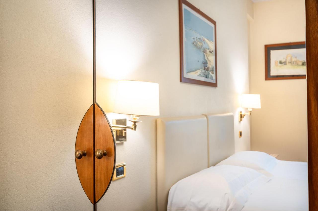 Hotel Airone - Ombrellone Incluso Al Bagno Dolce Vita A Marina Dal 1 Giugno Al 15 Settembre غروسيتو المظهر الخارجي الصورة